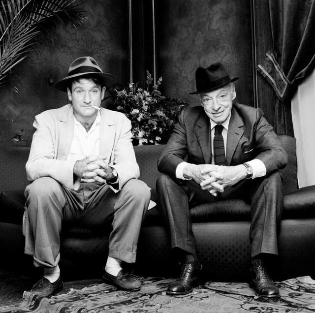 В 1986-м вместе с актёром Робином Уильямсом (слева) Сол Беллоу сыграл в фильме «Лови момент», снятом по его повести, которую он сочинил вслед за «Приключениями Оги Марча».