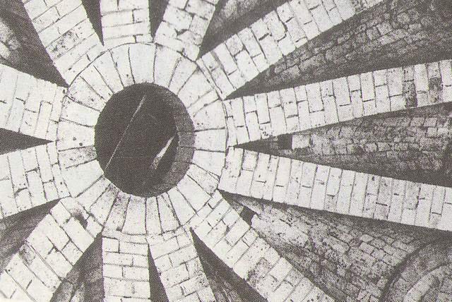12-конечная звезда — символ вселенной. Купол романского храма. Муассак (Франция).