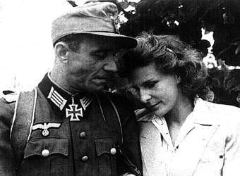 Лени Рифеншталь и Петер Якоб 1944 год