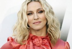 Мадонна посоветовала американским властям «не влезать в Сирию»