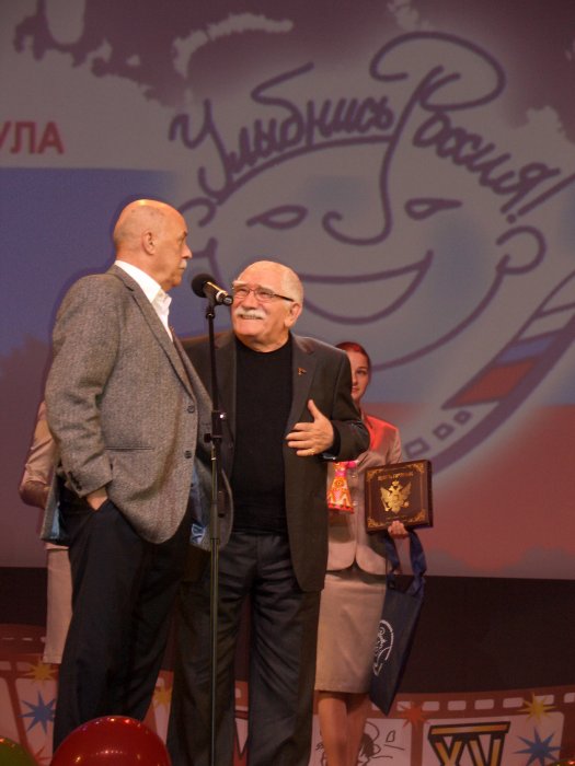 Говорухин поздравляет Джигарханяна — Премия «За вклад в комедию