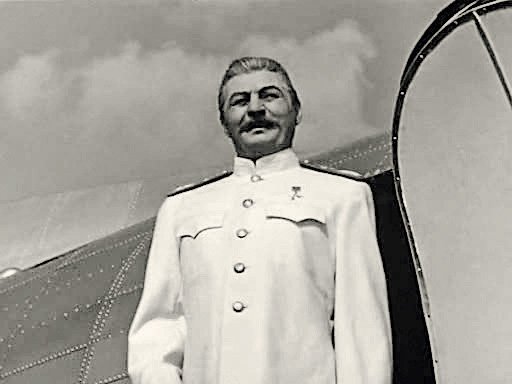 Михаил Геловани в роли И.В. Сталина.