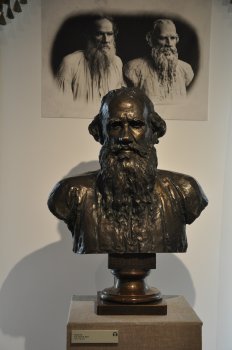 Выставка Толстого открывается в Китае